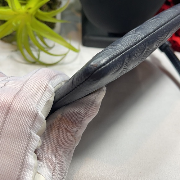 Coach wristlet zip wallet leather signature C’s - Picture 7 of 8